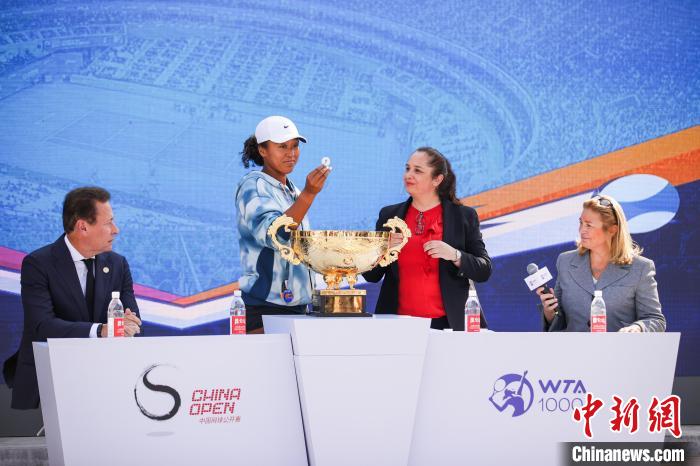 中网女子单打签表公布：郑钦文与萨巴伦卡同处