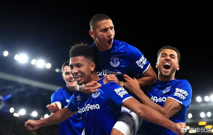 埃弗顿冲击英超积分榜首位 13年首次超越死敌利