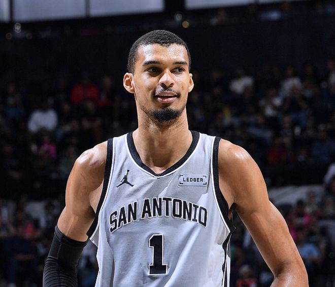 文班23岁前40分15板次数超唐斯 成现役第一