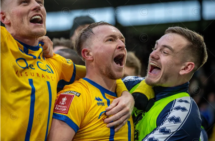 热刺换帅风波：戴奇与德泽尔比的候选人之争引