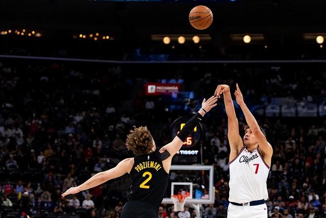 NBA附加赛与季后赛的商业价值解析