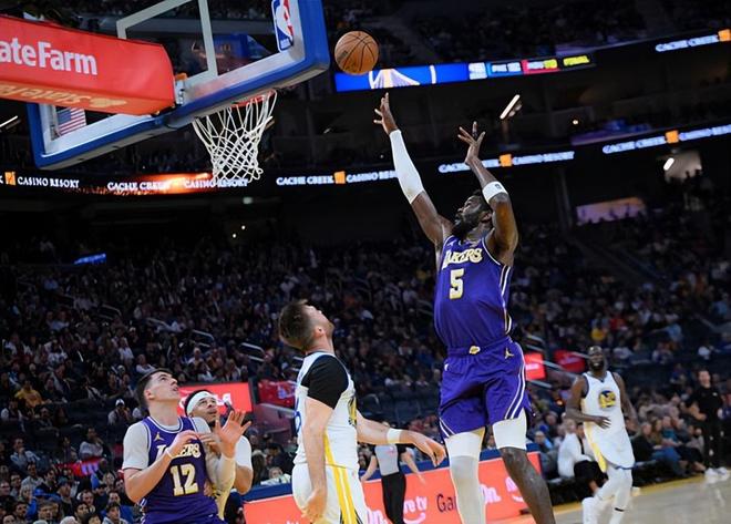 湖人轻取勇士艾顿21+5助球队止连败