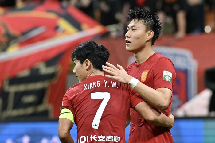 重庆铜梁龙主场1-1战平青岛西海岸 杜月徵头球破