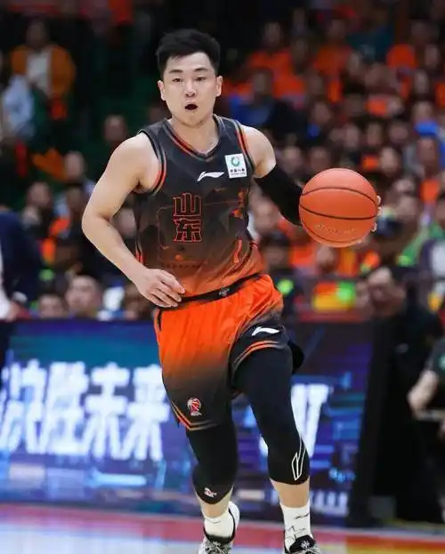 上海男篮主场力克山东 陈林坚低迷成关键败因
